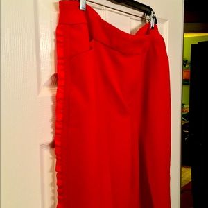 Fashionable slacks to wear to the office or for an evening out.